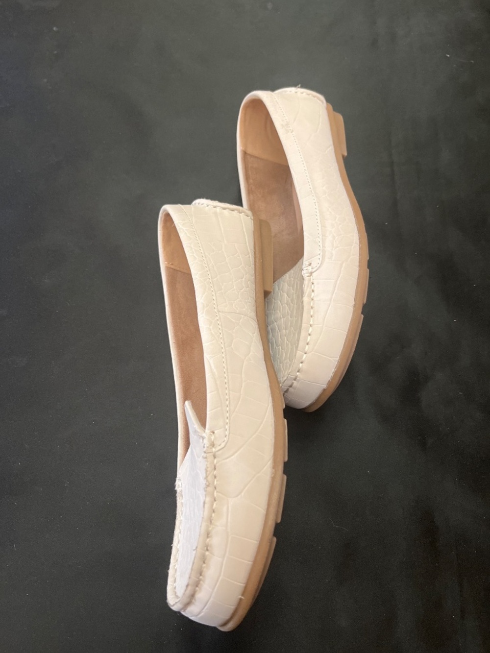 Like New Aerosole Cream/Taupe Croc Embossed Loafers.  Sz. 9M. - Picture 3 of 10